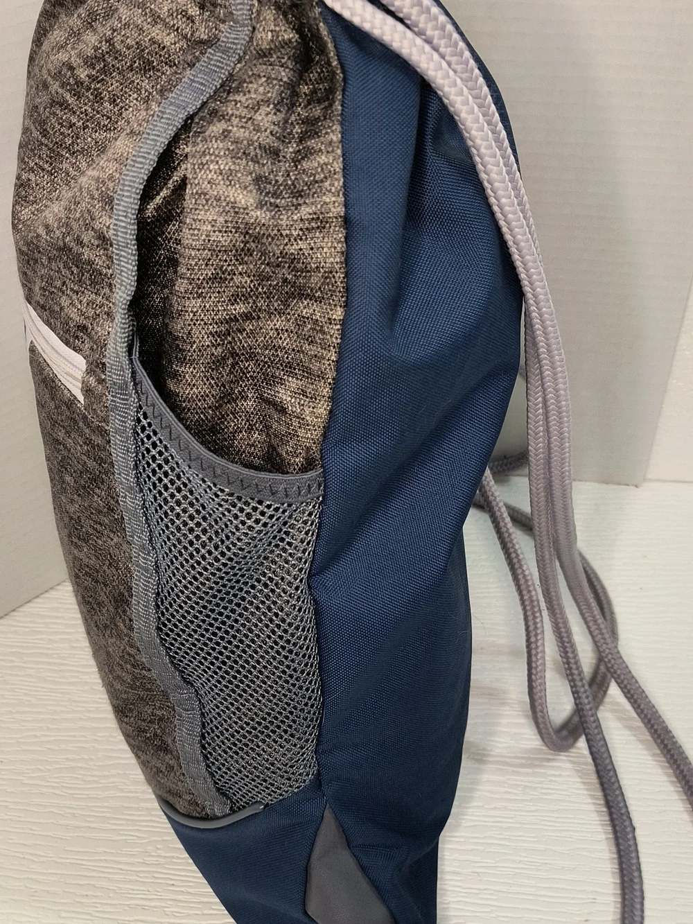 adidas Men’s Gray & Navy Drawstring Gym Bag